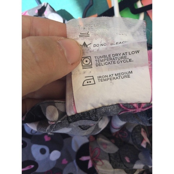 White cross m medium grey scrubs top womens nurse medical pink ribbon komen - Picture 4 of 13